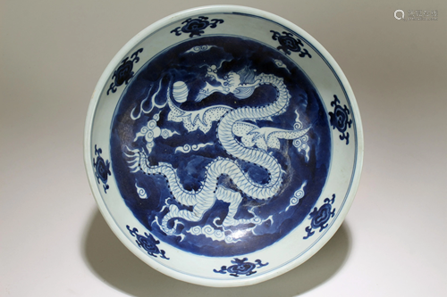 A Chinese Dragon-decorating Blue and White Fortune