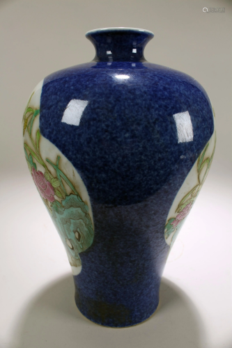 A Chinese Window-fortune Porcelain Vase