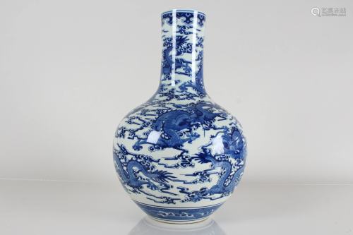 A Chinese Vividly-detailed Blue and White Porcelain