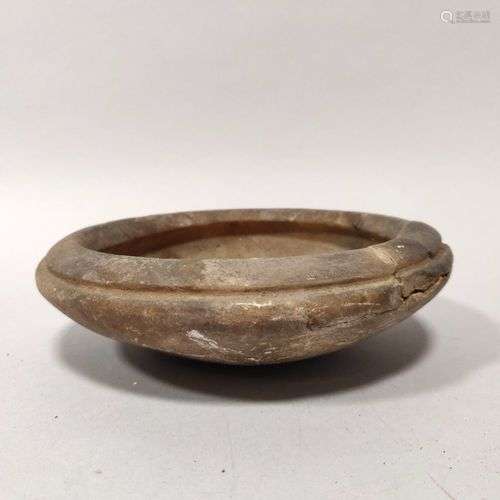 ARCHEOLOGIE. Bol en albâtre. Diamètre : 15 cm. Accident et r...