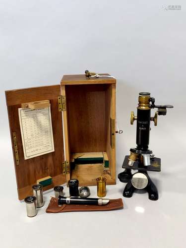 NACHET Paris. MICROSCOPE et divers accessoires d'optiques en...