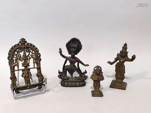 VIETNAM ou INDOCHINE. Ensemble de quatre bronzes votifs. Epo...