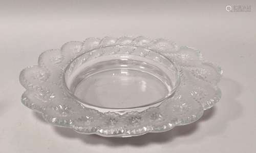 LALIQUE FRANCE. Coupe AURIAC en verre blanc moulé et pressé....