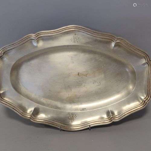 Grand PLAT de forme ovale en argent. Modèle filet contour ch...