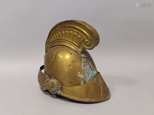 CASQUE de SAPEUR de POMPIER en laiton. Accidents, usures et ...