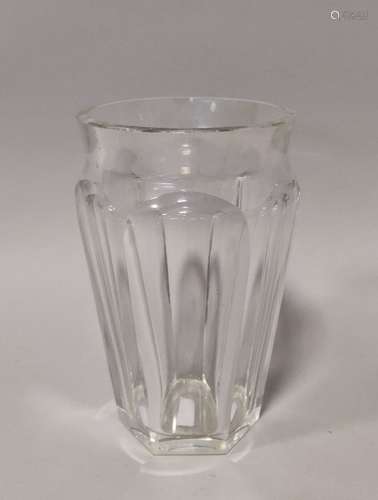 BACCARAT. VASE en cristal taillé à pans, modèle 