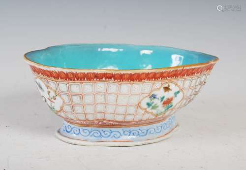 A Chinese porcelain quatrefoil footed bowl, Qing Dynasty, de...