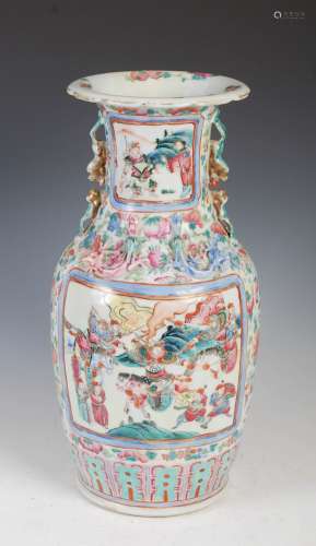 A Chinese porcelain famille rose vase, Qing Dynasty, decorat...