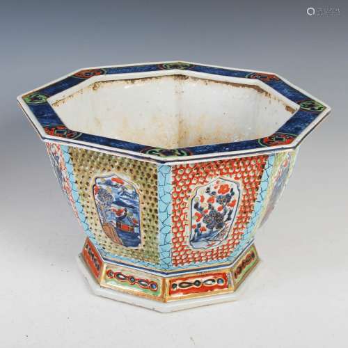 A Chinese porcelain octagonal shaped jardiniere, Qing Dynast...