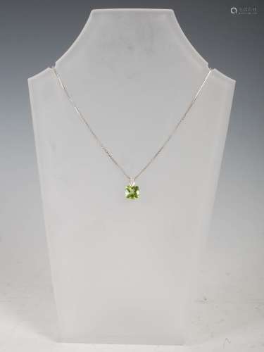 GRAHAM WILLIAMS, An 18ct white gold, peridot and diamond pen...