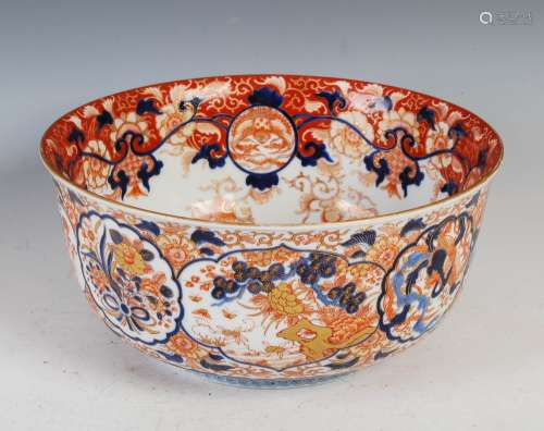 A Japanese Imari bowl, late 19th century, decorated with pan...