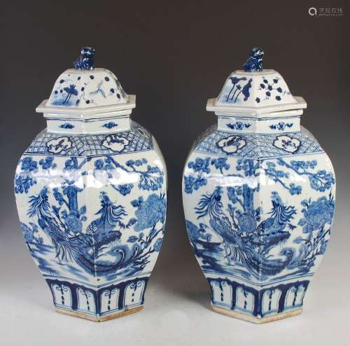 A pair of Chinese porcelain blue and white hexagonal shaped ...