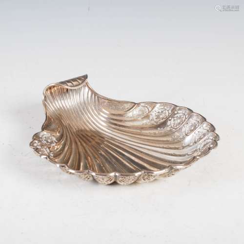 A Victorian silver shell shaped dish, Sheffield, 1899, maker...