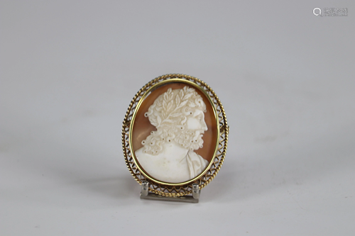 Gold-mounted cameo depicting a 19th century Roman bust