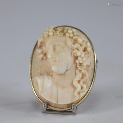 Brooch mounted on gold carved bust 18th