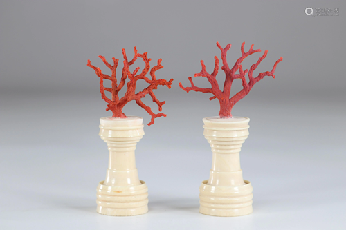 Curiosity pair of vases decorated with red coral 19th