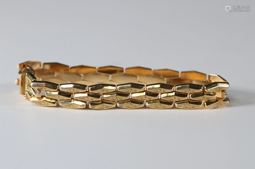 750 hallmark gold bracelet (26.4 grams)