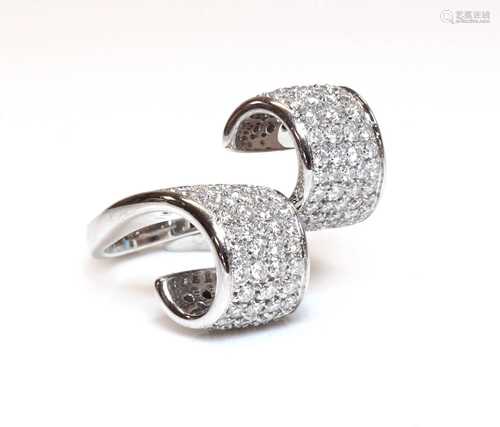 An Italian white gold diamond set ring by Io Si,