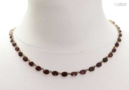 A Georgian garnet rivière necklace, c.1800,