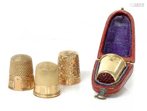 A cased Continental gold thimble,