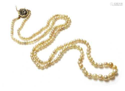 A single row graduated pearl necklace,