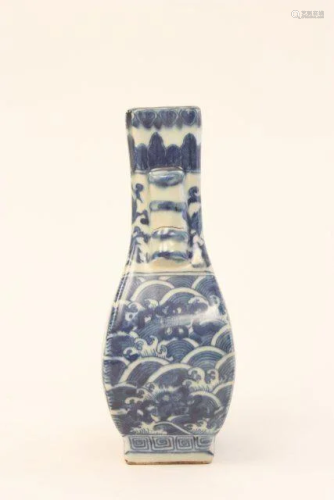 18th c. blue & white square vase