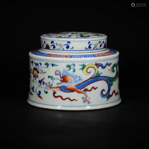 A DOUCAI COVERED BOX WITH DRAGON PATTERN