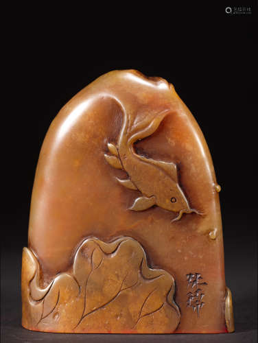 寿山石浅浮雕刻鱼纹随形印章
