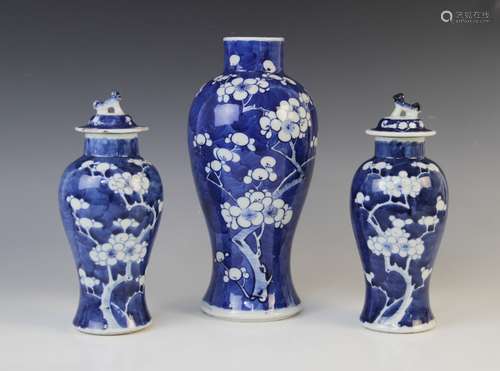 A Chinese porcelain blue and white prunus pattern vase, 19th...