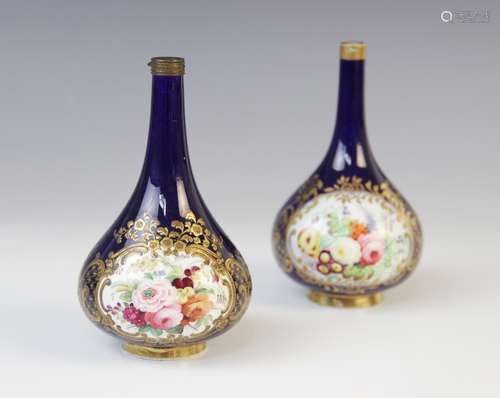 A Chamberlain & Co Worcester scent bottle, painted with a re...