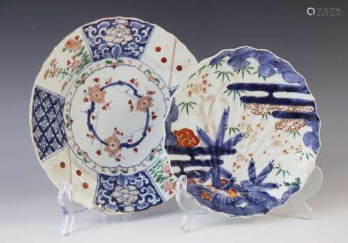 Two Japanese Imari plates, 18th/19th century, one of scallop...