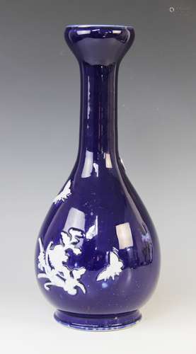 A Japanese blue and white vase, 19th/20th century, the garli...