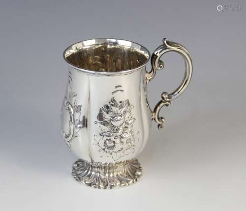 A Victorian silver christening mug by Edward & John Barnard,...