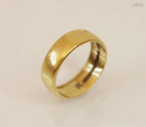 An 18ct gold wedding band, marks for Birmingham 1968, ring s...