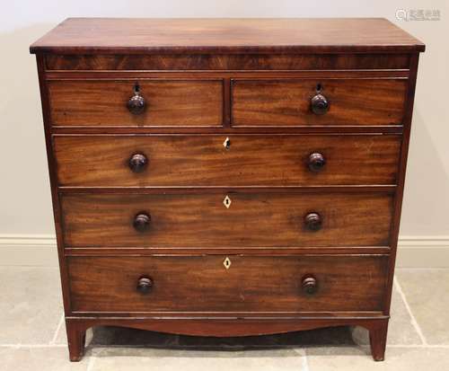 An early 19th century mahogany chest of drawers, the rectang...