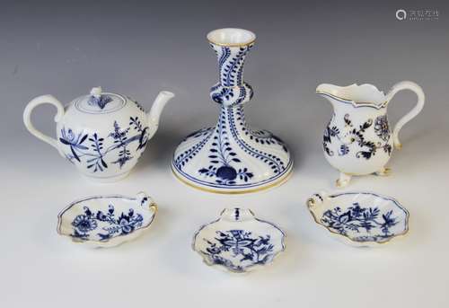 A selection of Meissen Onion pattern porcelain, comprising; ...