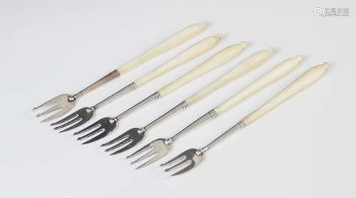 A set of four Victorian silver mounted pickle forks by Chawn...