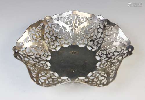 An Irish silver bon-bon dish by The Royal Irish Silver Co, D...