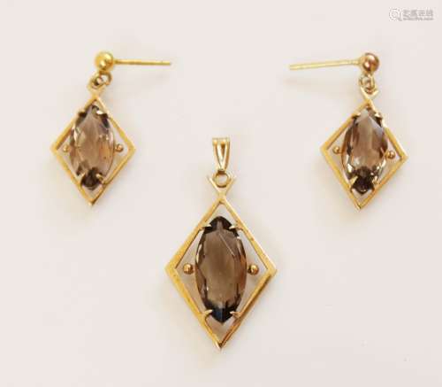 A suite of smokey quartz jewellery, comprising a pendant and...