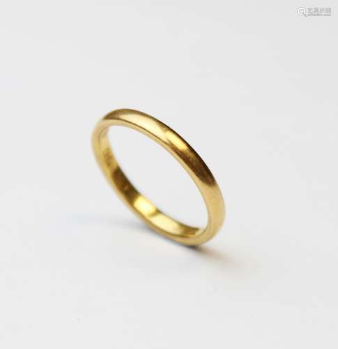 A 22ct gold wedding band, marks for London 1954, ring size M...