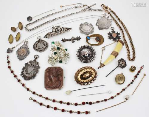 A selection of antique and vintage jewellery, to include six...