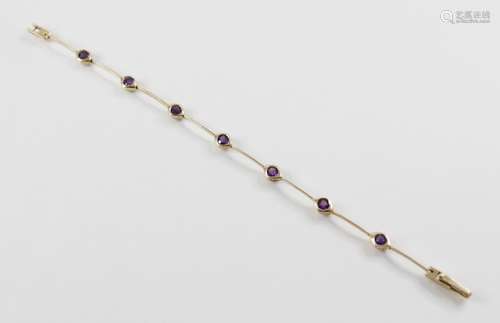 An amethyst set 14ct gold line bracelet, the articulated kni...