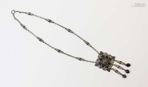 An Arts & Crafts silver necklace attributed to Gustav Hauber...