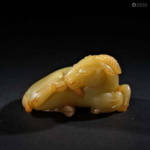 A CHINESE YELLOW JADE CARVED SHEEP SHAPED DECORATION