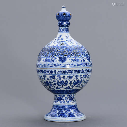 A CHINESE BLUE AND WHITE PORCELAIN DOU WITH XUANDE MARK