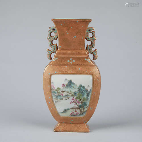 A CHINESE FAMILLE-ROSE PORCELAIN VASE WITH LANDSCAPE