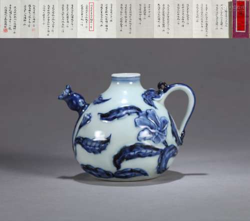 A BLUE AND WHITE FLORAL TEAPOT