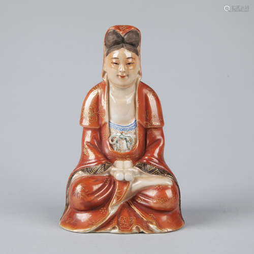 A CHINESE FAMILLE-ROSE PORCELAIN FIGURE OF SEATED GUANYIN