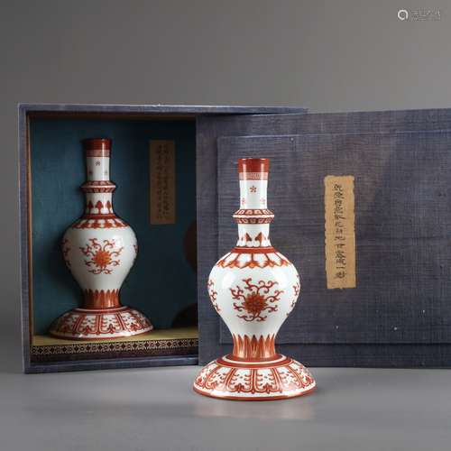 A PAIR OF CHINESE IRON RED GLAZED VASES WITH FLOWER PATTERN