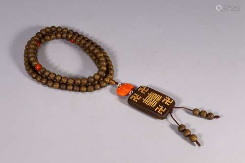 A CHENXIANG WOOD NECKLACE